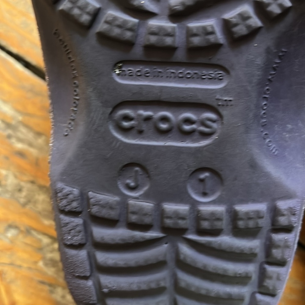 Kids Size J1 Crocs - Picture 4 of 4